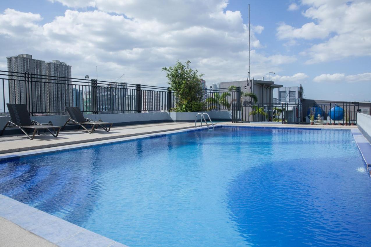 Melbourne Suites Makati City Exterior foto