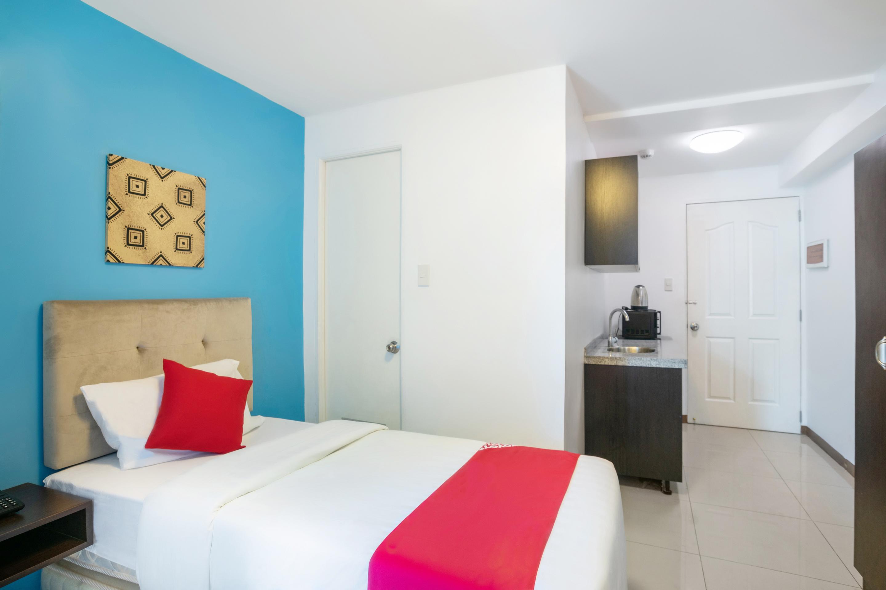 Melbourne Suites Makati City Exterior foto