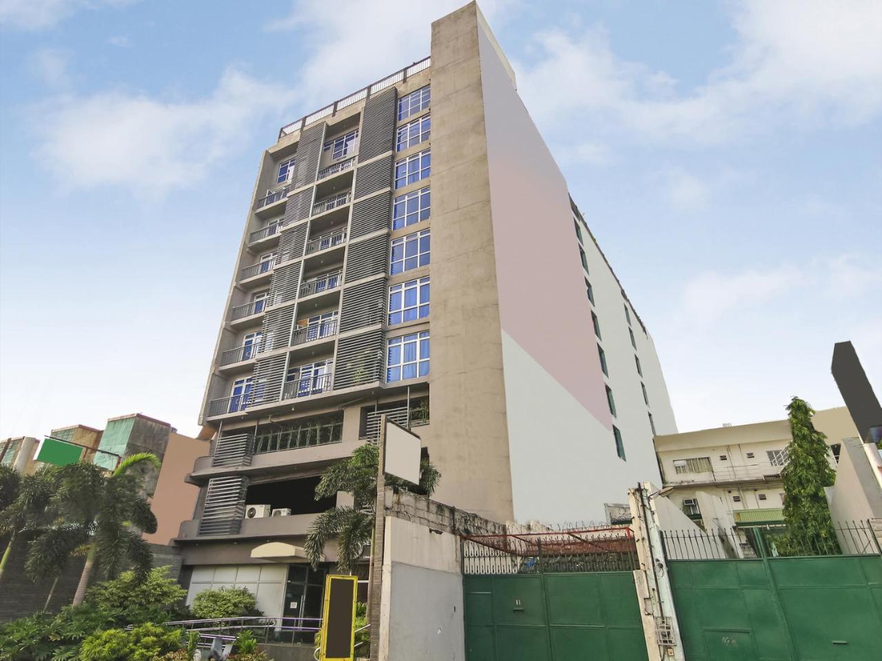 Melbourne Suites Makati City Exterior foto